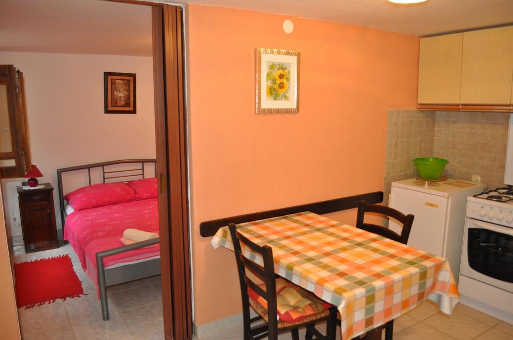 Apartment Drenovica Pula Phòng bức ảnh